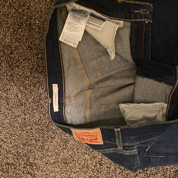 NWOT Levi jeans 8 - Picture 2 of 4